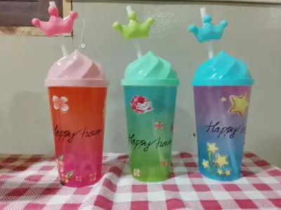 Set de vasos para niños con diseño - miniatura 2