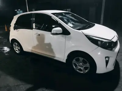 Auto compacto blanco en venta Kia morning 2019 - miniatura 2