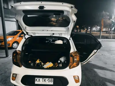 Auto compacto blanco en venta Kia morning 2019 - miniatura 6