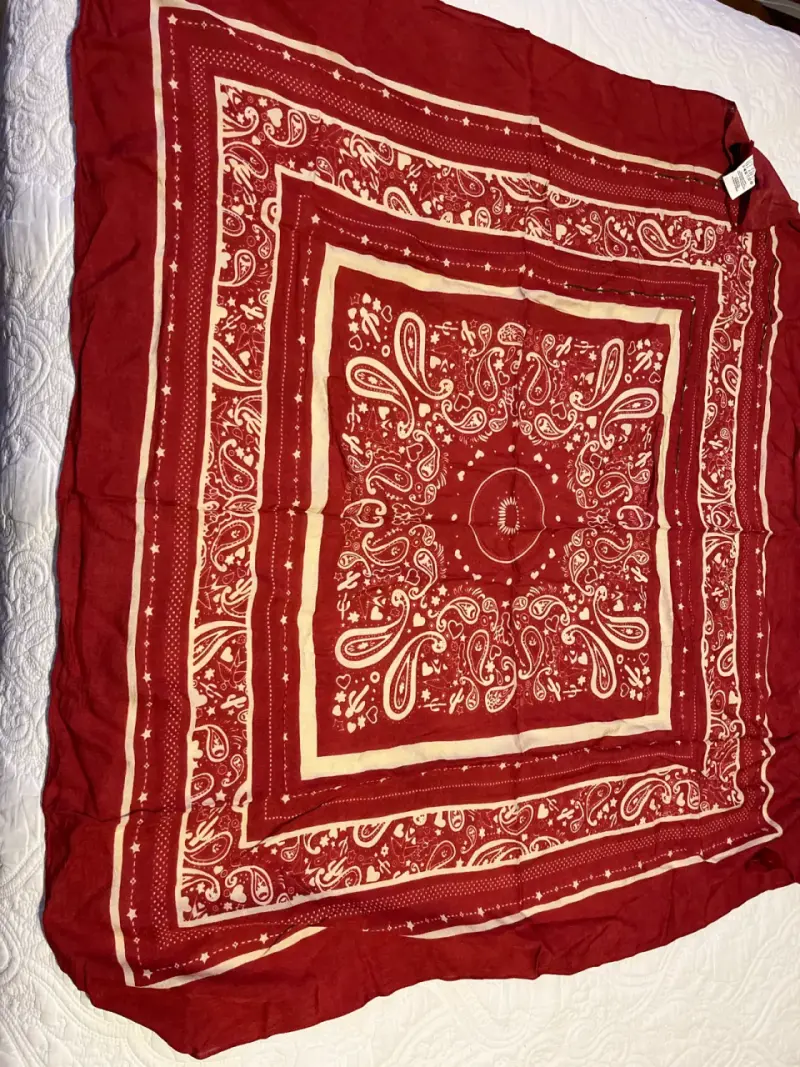 Pañuelo grande rojo estampado