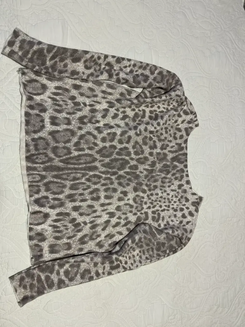Suéter con estampado animal print