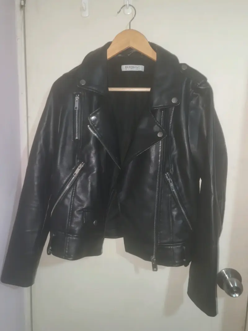 Chaqueta de cuero negra - 1