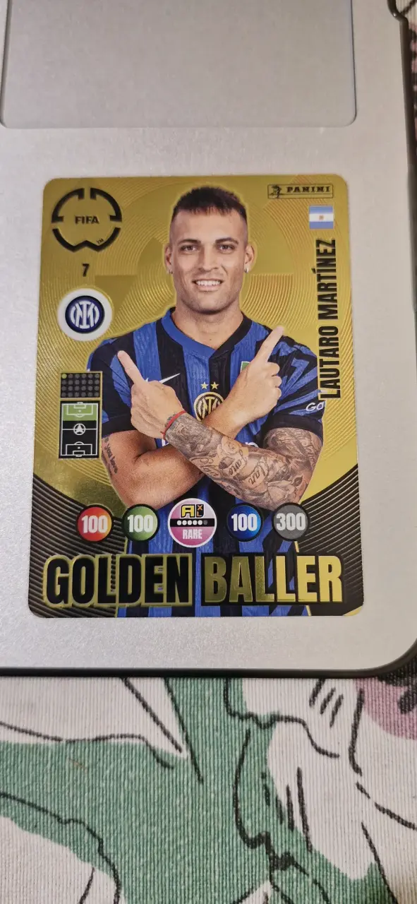 Tarjeta coleccionable Panini dorada