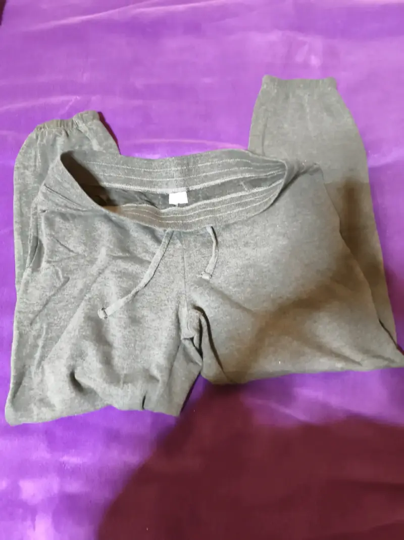 Pantalón buzo gris con personaje Disney Talla M L - 2