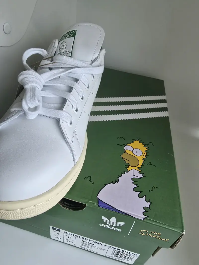 Zapatilla blanca Adidas x Homer Simpson - 1