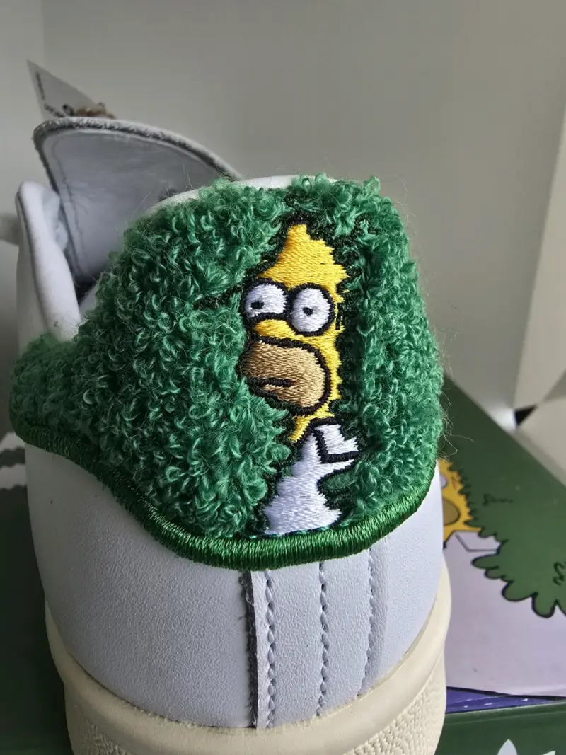 Zapatilla blanca Adidas x Homer Simpson - 2