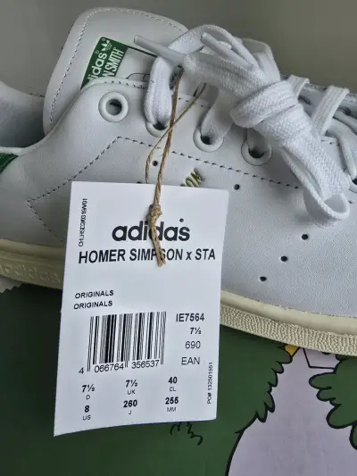 Zapatilla blanca Adidas x Homer Simpson - miniatura 3