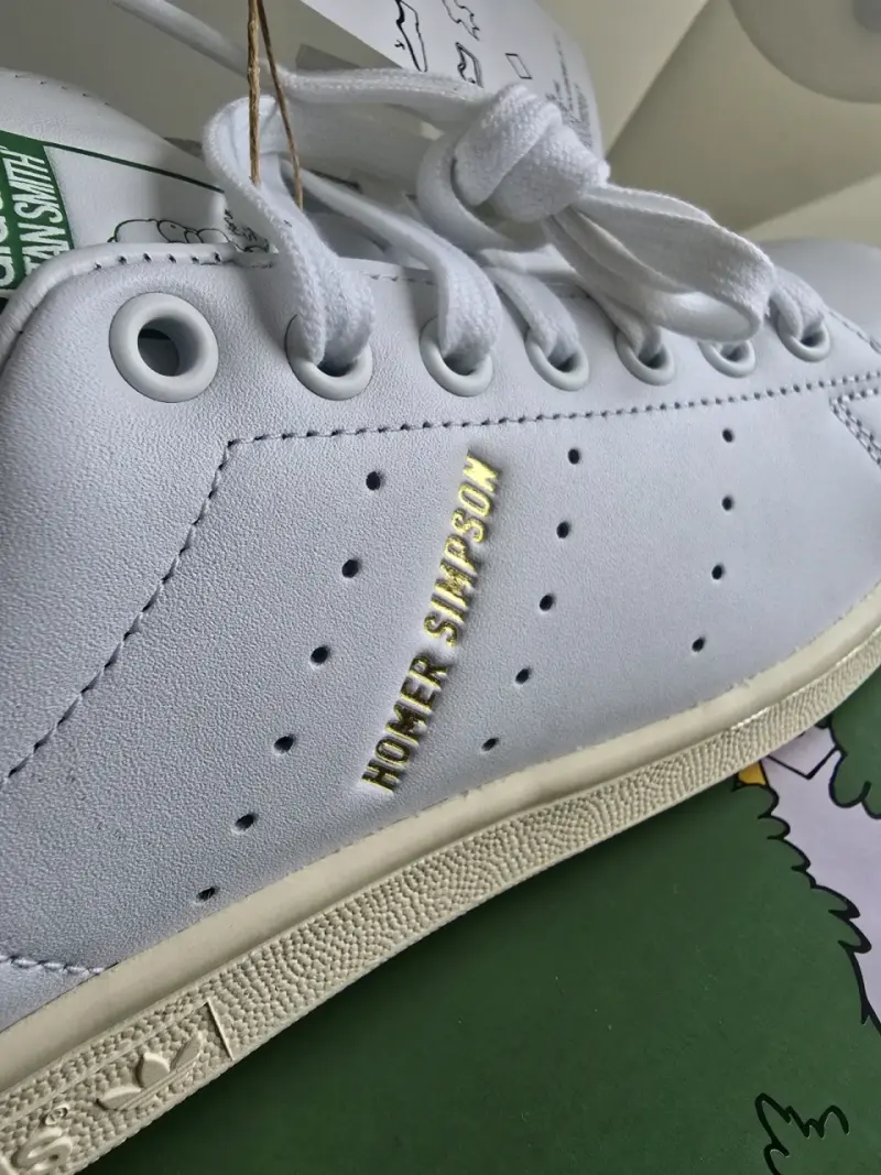 Zapatilla blanca Adidas x Homer Simpson - 4