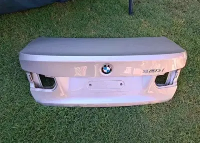 Maletero BMW 320i - miniatura 1