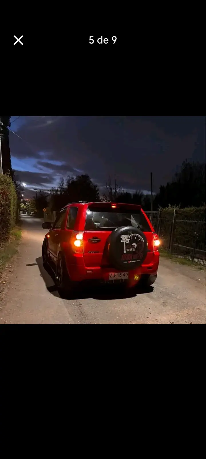 Vehículo SUV rojo en venta - 1