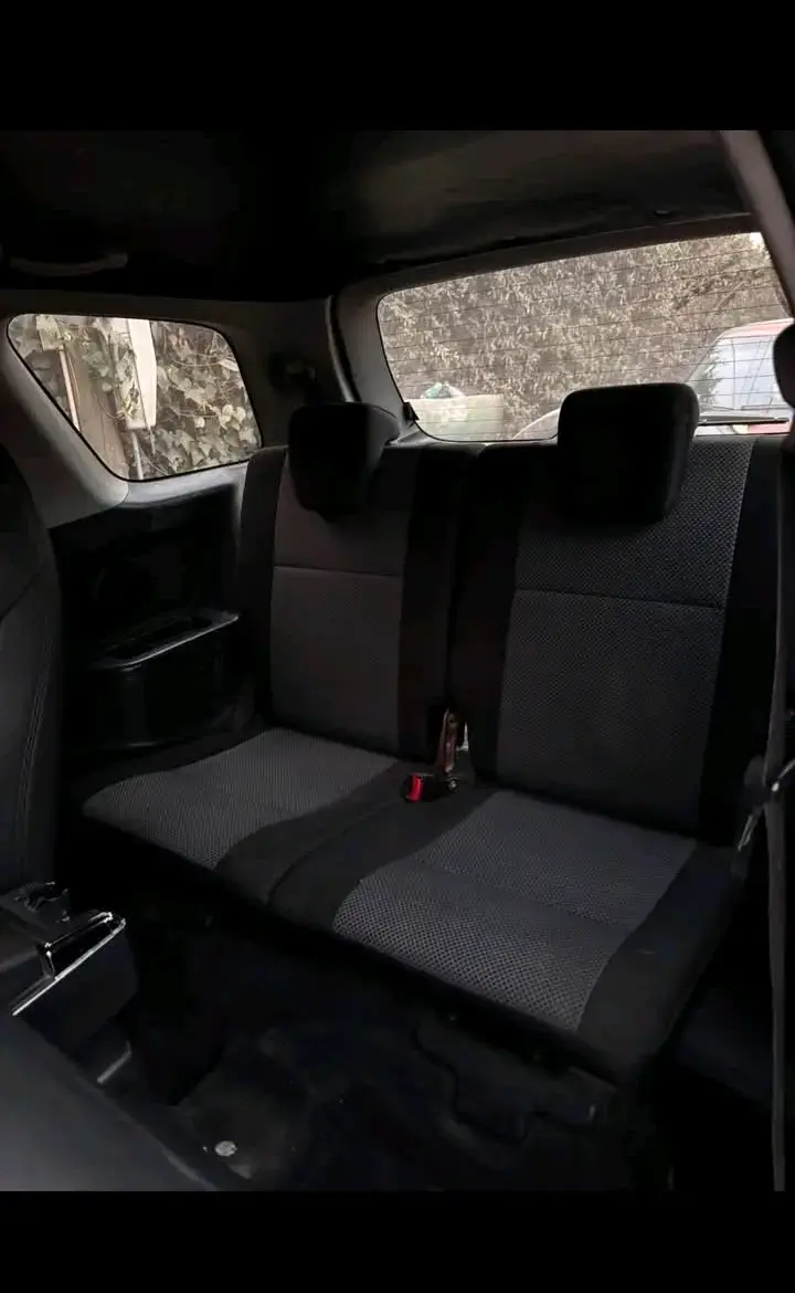 Vehículo SUV rojo en venta - 4