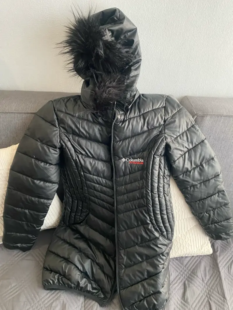 Parka Columbia negra con capucha - 1