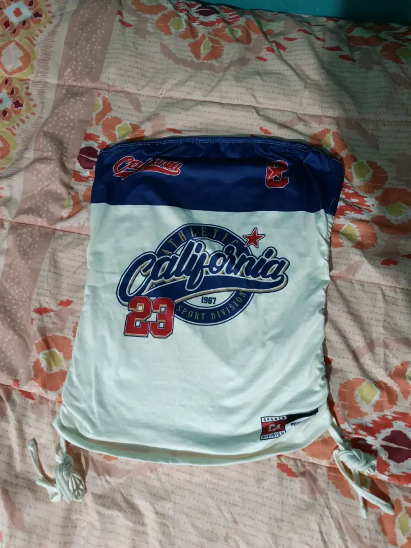 Polera logo California - 2