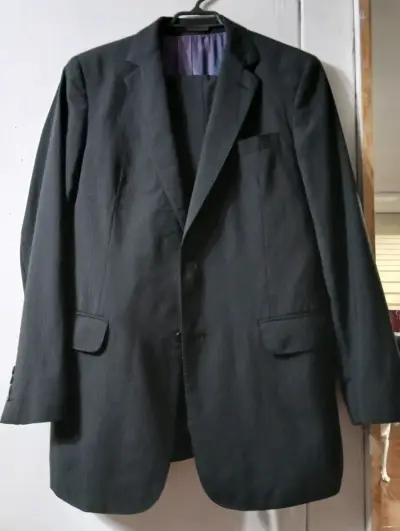 Traje gris con corbata - miniatura 2