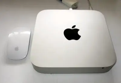 Mac Mini Apple con mouse - miniatura 1
