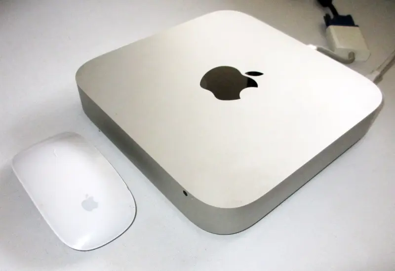 Mac Mini Apple con mouse - 2