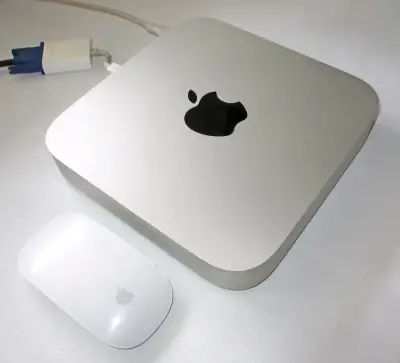 Mac Mini Apple con mouse - miniatura 3