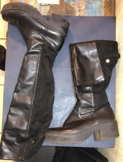 Botas negras de cuero altas - miniatura 1