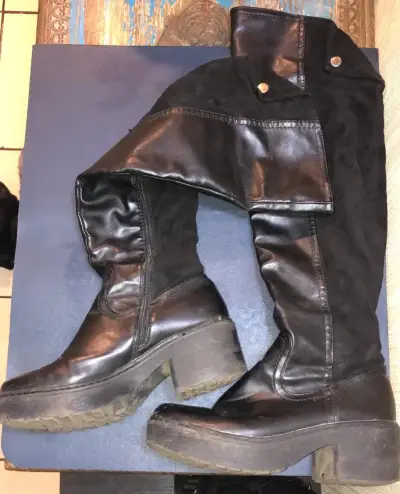 Botas negras de cuero altas - miniatura 2