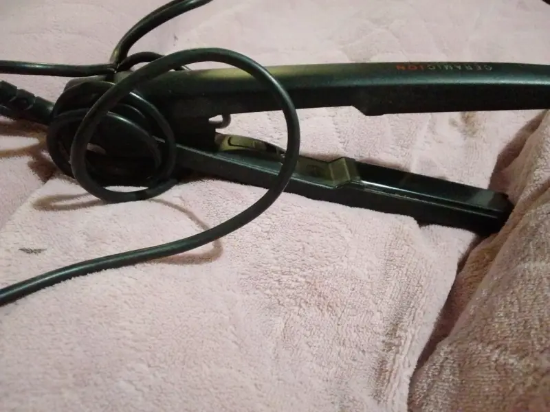 Plancha de cabello cerámica negra
