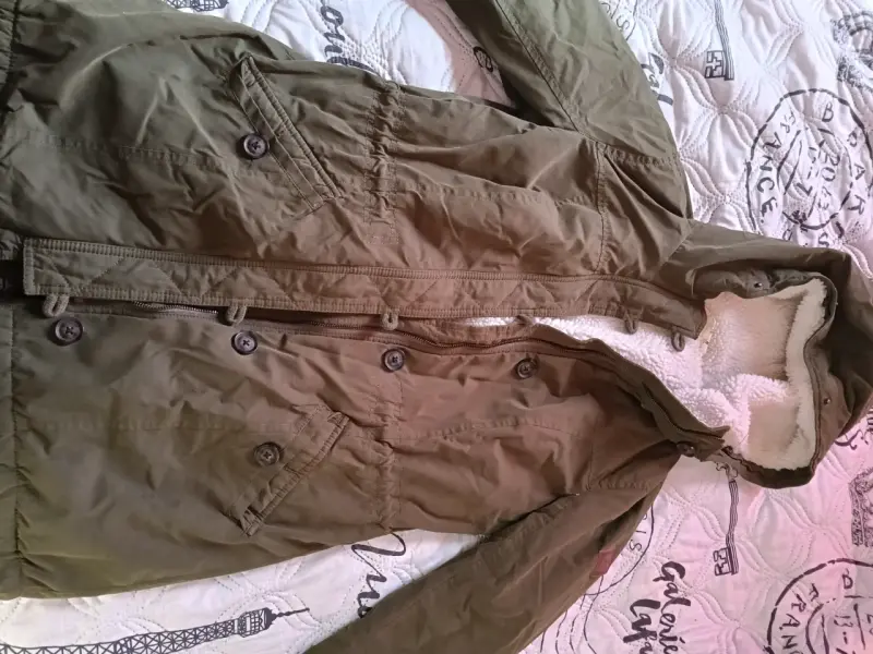 Parka verde con capucha - 1