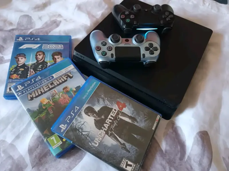 Consola ps4 con 2 mando y 3 juegos - 2