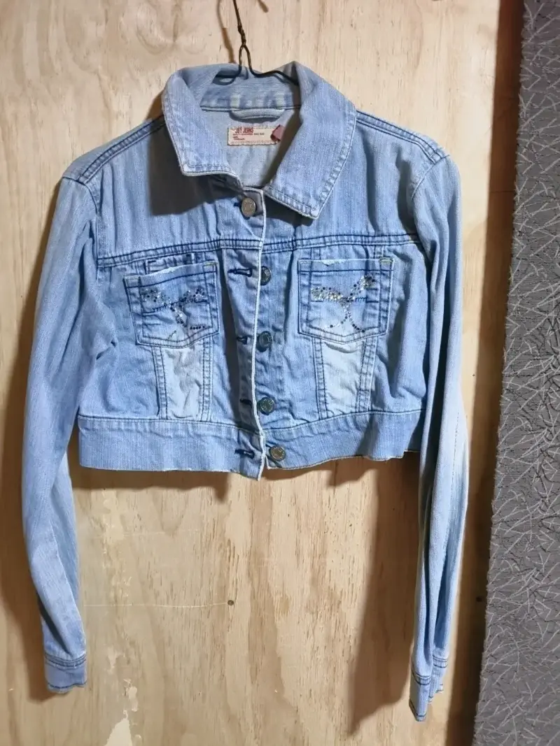 Chaqueta de mezclilla con detalles