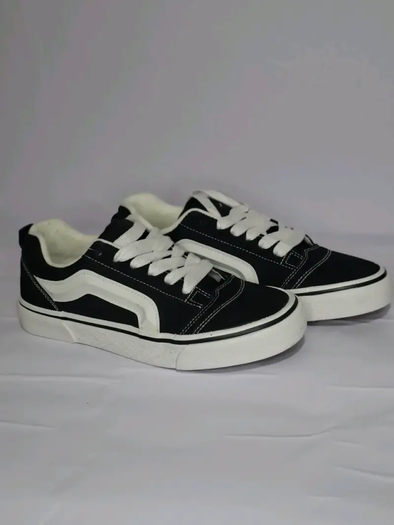 Zapatillas negras estilo skate