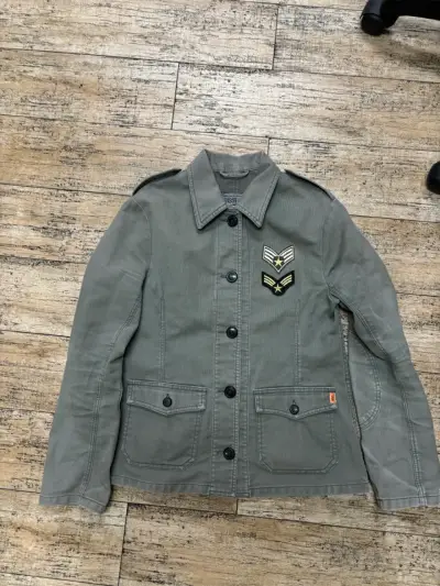 Chaqueta gris con insignias S - miniatura 1