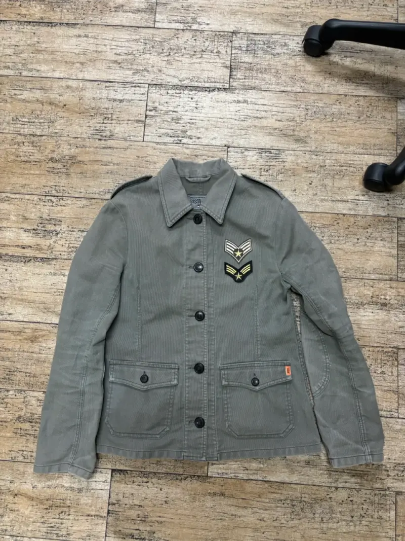 Chaqueta gris con insignias S - 2