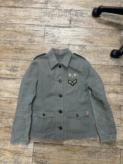 Chaqueta gris con insignias S - miniatura 2
