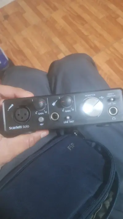 Interfaz de audio Scarlett Solo - miniatura 1