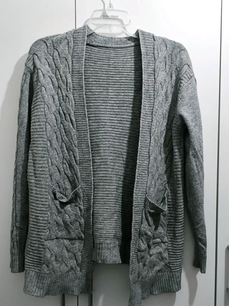 Cardigan gris tejido - 1