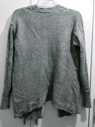 Cardigan gris tejido - miniatura 2