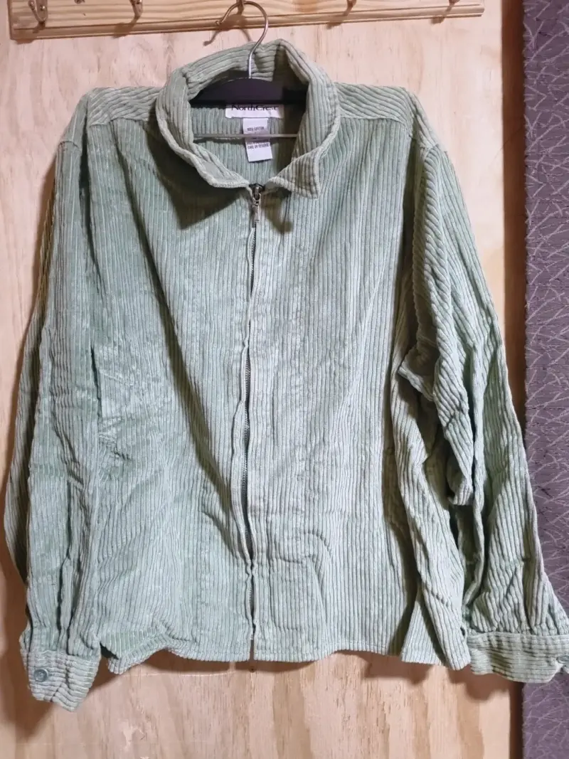 Chaqueta verde acanalada