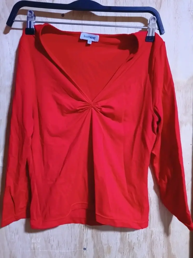 Blusa roja de manga larga