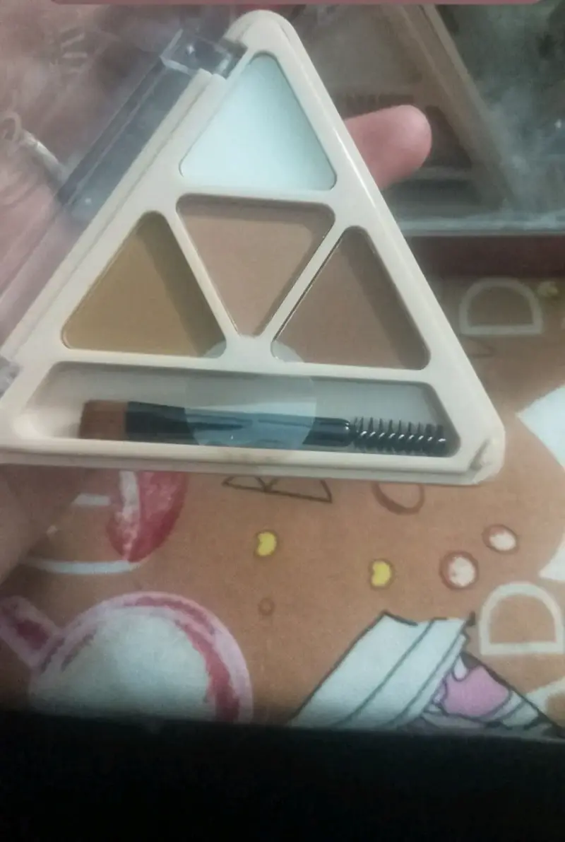 Paleta de sombras triangular para cejas