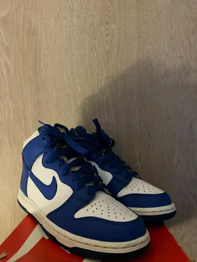 Zapatillas deportivas azul y blanco - miniatura 1