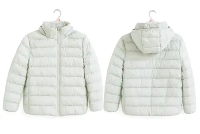 Chaqueta acolchada blanca con capucha - miniatura 1
