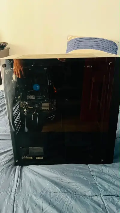 Gabinete con placa base y fuente - miniatura 2