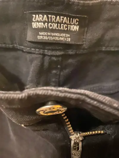 Jeans Zara negros con brillitos 38 - miniatura 2