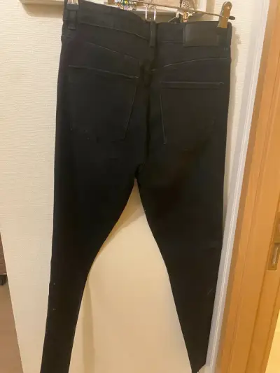 Jeans Zara negros con brillitos 38 - miniatura 3