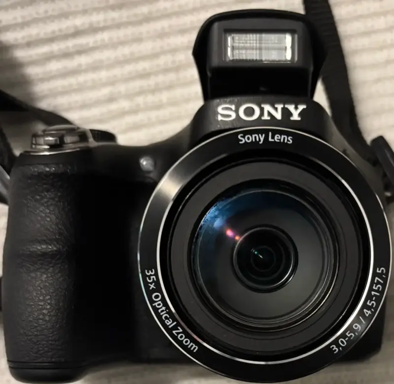 Cámara Sony con zoom óptico 35x - 4