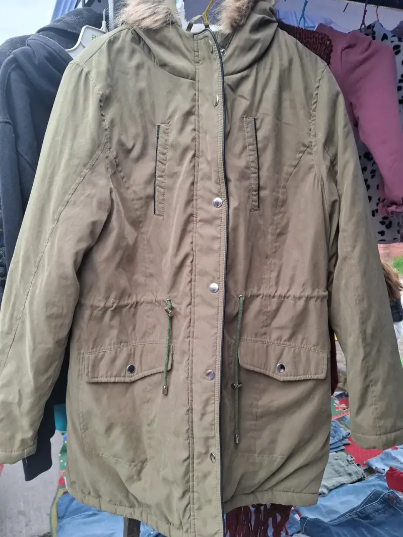 Parka verde con capucha - 1