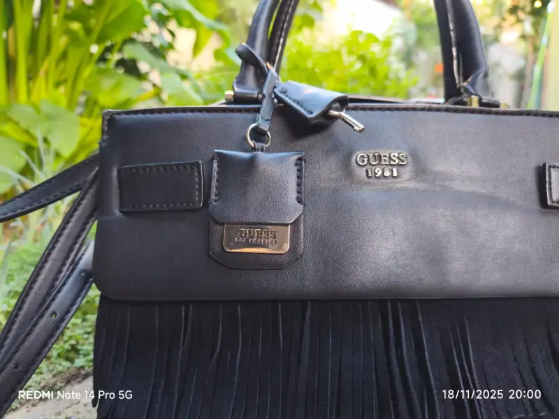 Cartera negra Guess con flecos - 2