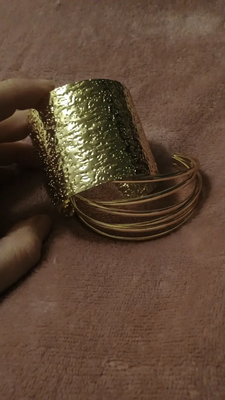 Brazalete ancho dorado