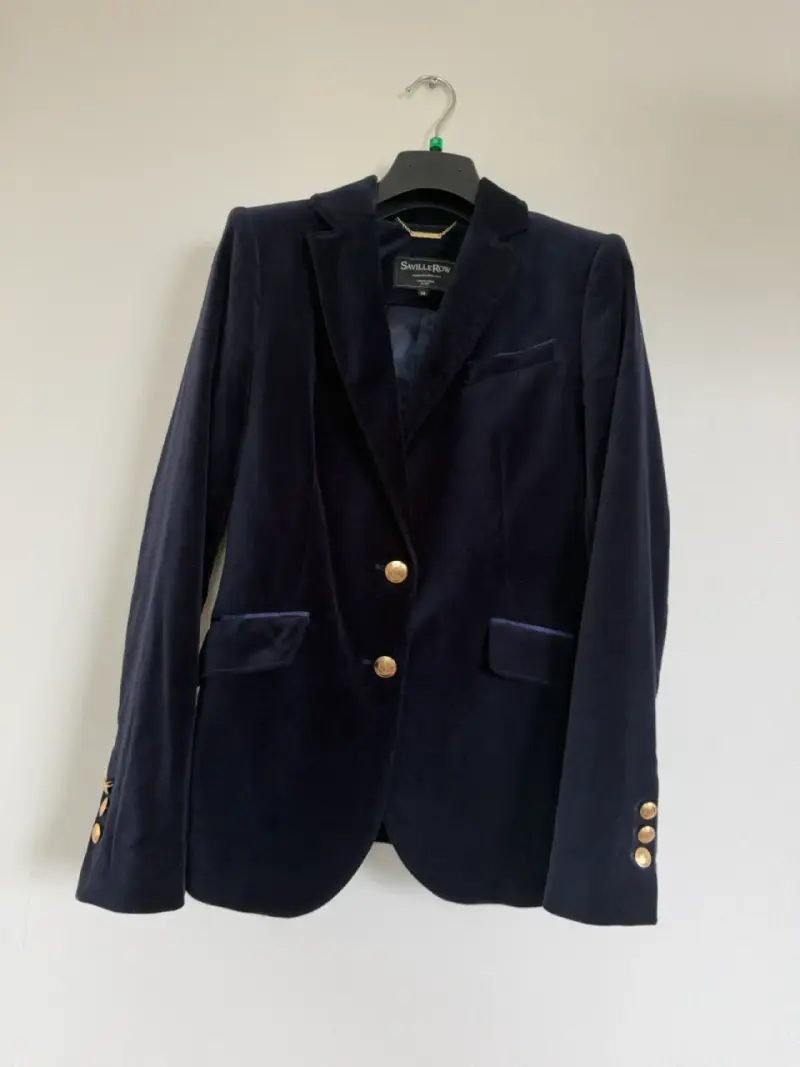 Blazer azul con botones dorados - 1