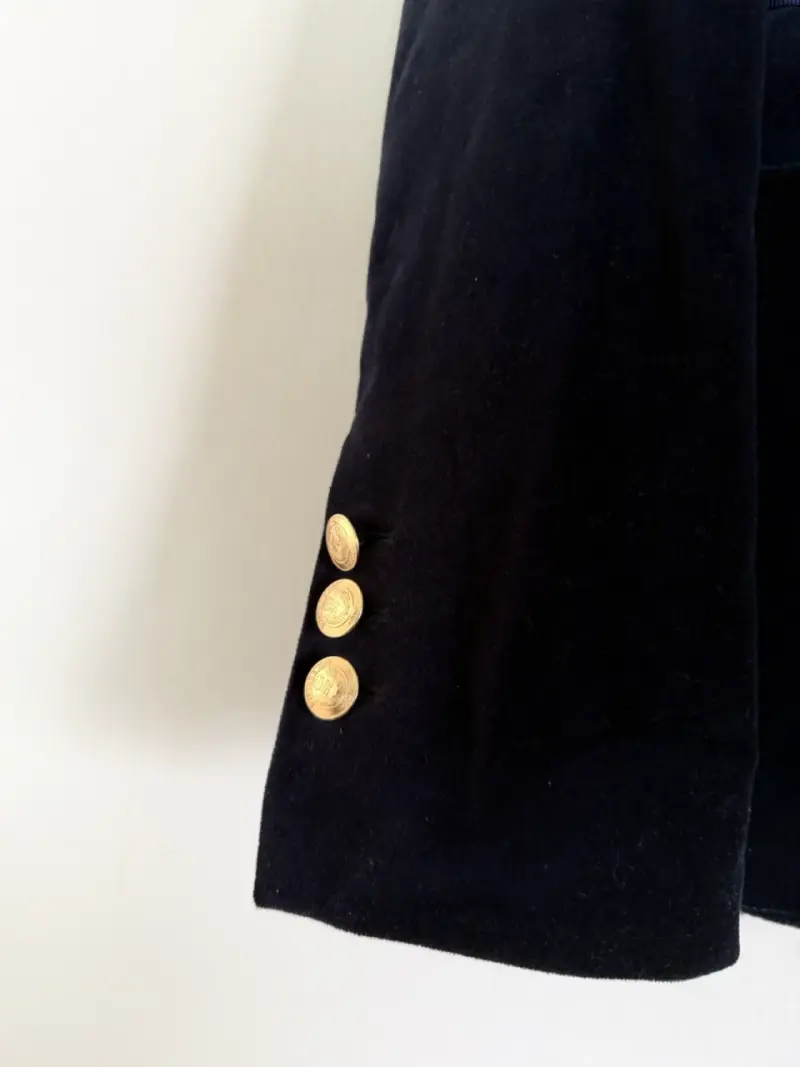 Blazer azul con botones dorados - 5