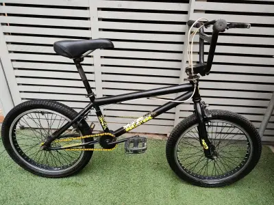 Bicicleta BMX negra usada - miniatura 1