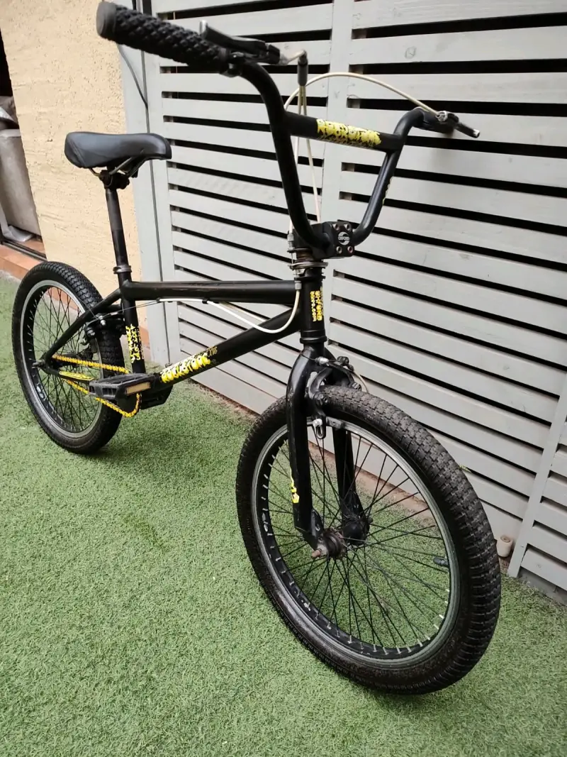 Bicicleta BMX negra usada - 2